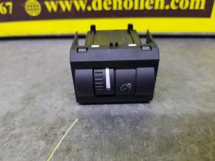 Used AIH headlight switch Renault Trafic New (FL) 2.0 dCi 16V 115 Price € 25,00 Margin scheme offered by de Nollen autorecycling