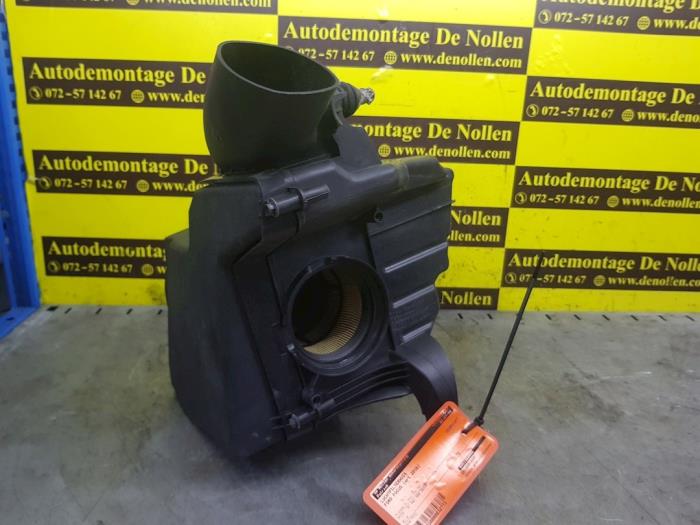 Begagnade Luftfilterhus Ford Focus 3 1.0 Ti-VCT EcoBoost 12V 125 Pris € 54,45 Inklusive moms erbjuds av autodemontage denollen