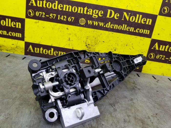 Begagnade Handtag Opel Mokka/Mokka X 1.6 CDTI 16V 4x2 Pris € 45,00 Marginaltabell erbjuds av autodemontage denollen