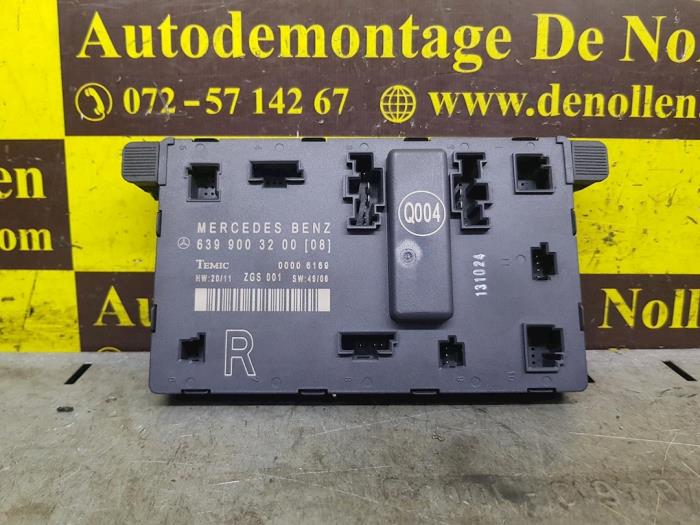 Central electronic module from a Mercedes-Benz Vito (639.6) 2.2 109 CDI 16V 2010