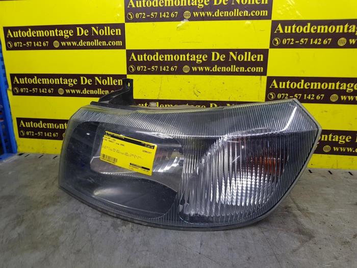 Używane Reflektor lewy Ford Transit 2.0 TDdi 16V Cena € 36,00 Procedura marży oferowane przez autodemontage denollen