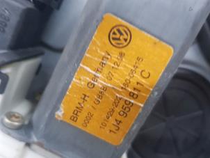 Usagé Mécanique vitre 4portes arrière gauche Volkswagen Bora (1J2) 1.6 Prix € 40,00 Règlement à la marge proposé par de Nollen autorecycling