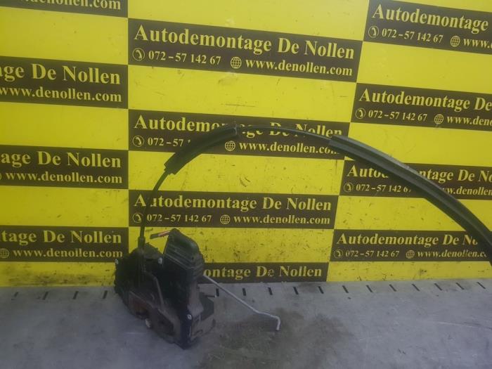 Begagnade Dörrlåsmekanism, 2-dörrars, höger Opel Corsa III 1.6 16V VXR Turbo Pris € 27,00 Marginaltabell erbjuds av autodemontage denollen