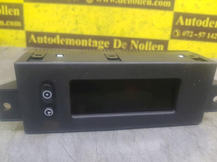 Begagnade Innerdisplay Opel Corsa III 1.6 16V VXR Turbo Pris € 14,00 Marginaltabell erbjuds av autodemontage denollen