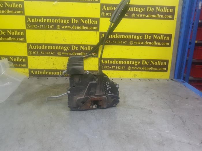 Begagnade Dörrlåsmekanism, 2-dörrars, vänster Opel Corsa III 1.6 16V VXR Turbo Pris € 27,00 Marginaltabell erbjuds av autodemontage denollen
