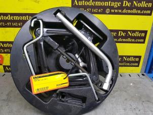 Used Jack set Fiat 500 (312) 0.9 TwinAir 80 Price € 90,75 Inclusive VAT offered by de Nollen autorecycling