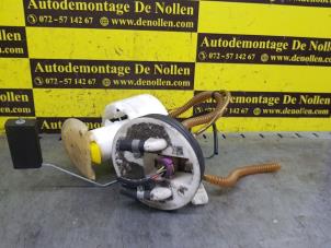 Usados Bomba eléctrica de combustible Audi A4 Avant (B5) 1.8 20V Precio € 60,00 Norma de margen ofrecido por de Nollen autorecycling