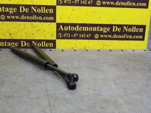Używane Zestaw amortyzatorów gazowych pokrywy silnika Volkswagen Touareg (7LA/7L6) 2.5 TDI R5 Cena € 54,45 Z VAT oferowane przez de Nollen autorecycling
