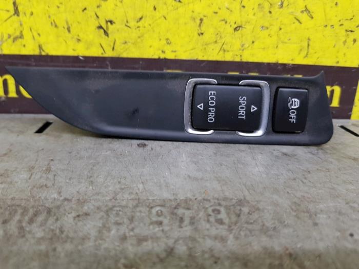 Używane Przelacznik BMW 1 serie (F20) 120i 1.6 16V Cena € 68,00 Procedura marży oferowane przez autodemontage denollen