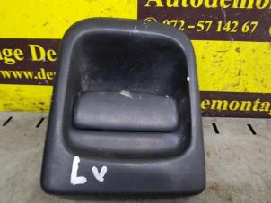 Used Sliding door handle, left Renault Master III (FD/HD) 2.2 dCi 16V Price € 35,00 Margin scheme offered by de Nollen autorecycling