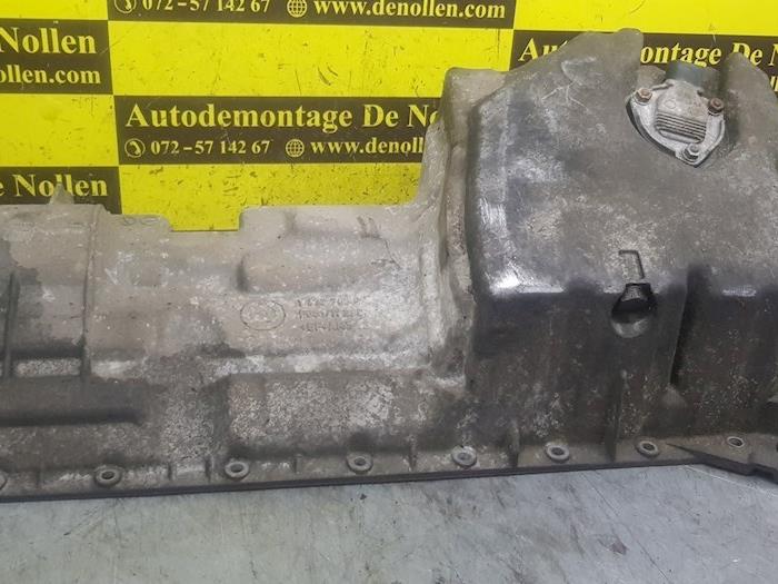 Sump from a BMW 3 serie (E46/2) 316 Ci 2002