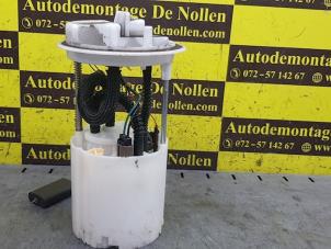 Usados Bomba eléctrica de combustible Opel Corsa D 1.6i GSI 16V Turbo Ecotec Precio € 60,50 IVA incluido ofrecido por de Nollen autorecycling