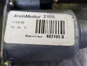Używane Mechanizm szyby lewej przedniej wersja 2-drzwiowa Citroen Berlingo 1.6 Hdi 16V 90 Cena € 58,07 Z VAT oferowane przez de Nollen autorecycling