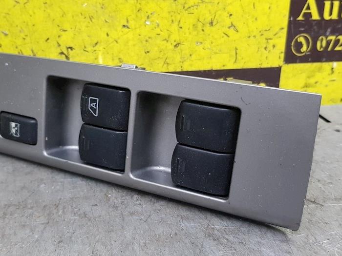 Usados Interruptor de ventanilla eléctrica Nissan Pathfinder (R51) 2.5 dCi 16V 4x4 Precio de solicitud ofrecido por autodemontage denollen