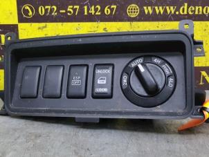 Usados Interruptor de luz Nissan Pathfinder (R51) 2.5 dCi 16V 4x4 Precio de solicitud ofrecido por de Nollen autorecycling