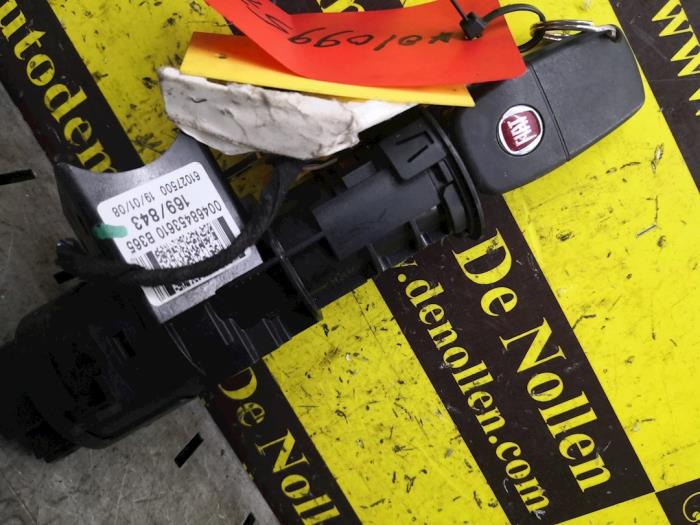 Używane Stacyjka + Kluczyk Fiat Panda (169) 1.1 Fire Cena € 45,00 Procedura marży oferowane przez autodemontage denollen