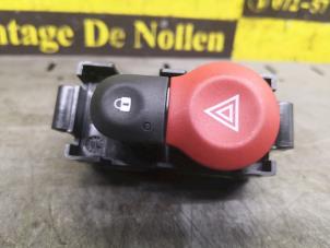 Gebrauchte Panikbeleuchtung Schalter Smart Fortwo Coupé (453.3) 0.9 TCE 12V Preis € 18,15 Mit Mehrwertsteuer angeboten von de Nollen autorecycling