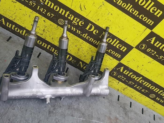 Injector (petrol injection) BMW 1 serie 116i 1.5 TwinPower 12V