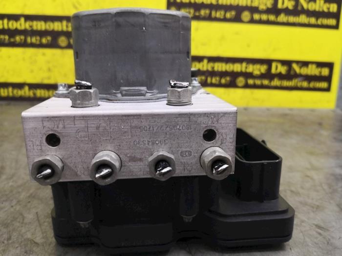 Używane Pompa ABS Opel Corsa E 1.4 Turbo 16V Cena € 154,88 Z VAT oferowane przez autodemontage denollen