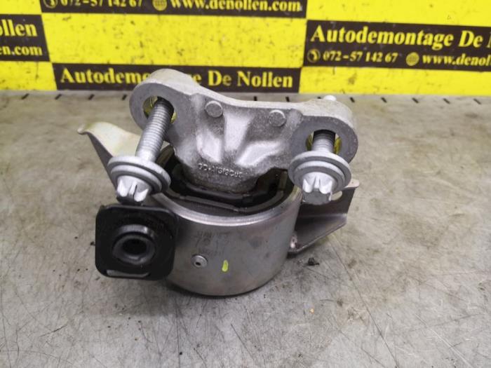 Used Engine mount Opel Corsa E 1.4 Turbo 16V Price € 54,45 Inclusive VAT offered by autodemontage denollen