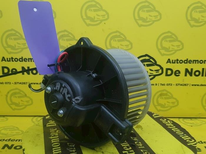 Heating and ventilation fan motor from a Mitsubishi Space Star (DG) 1.9 DI-D MP 2001