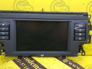 Used Navigation display Landrover Discovery V (LR) 2.0 Td4 16V Price € 544,50 Inclusive VAT offered by de Nollen autorecycling
