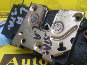 Used Rear door lock mechanism 4-door, left Citroen C5 I Break (DE) 2.0 16V Price € 30,00 Margin scheme offered by de Nollen autorecycling