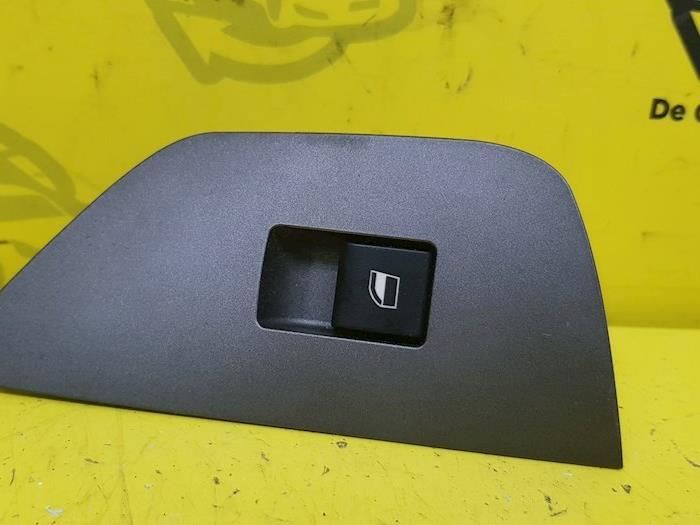 Usados Interruptor de ventanilla eléctrica BMW Z4 Roadster (E85) 3.0 24V Precio € 18,00 Norma de margen ofrecido por autodemontage denollen