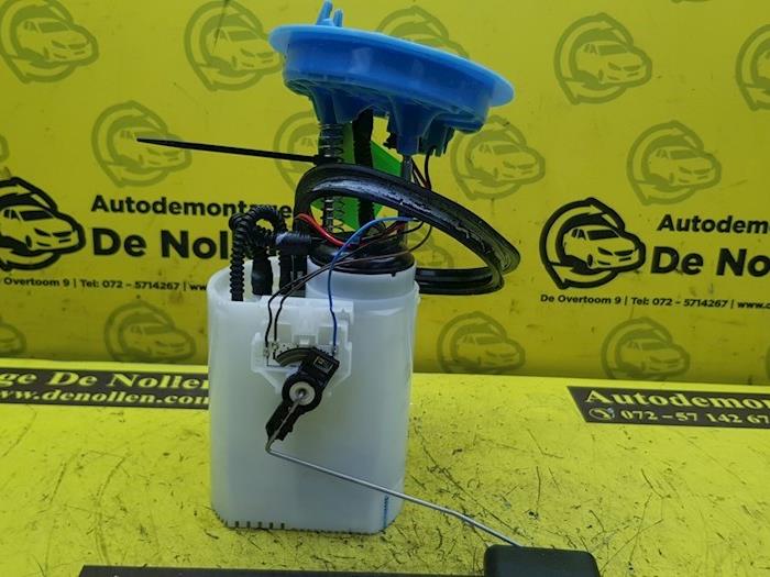 Petrol pump from a Volkswagen Golf VII (AUA) 1.4 TSI BlueMotion Technology 125 16V 2017