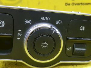 Używane Przelacznik swiatel Mercedes A (177.0) 2.0 A-200d Cena € 60,50 Z VAT oferowane przez de Nollen autorecycling