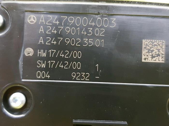 Radio control panel from a Mercedes-Benz A (177.0) 2.0 A-200d 2019