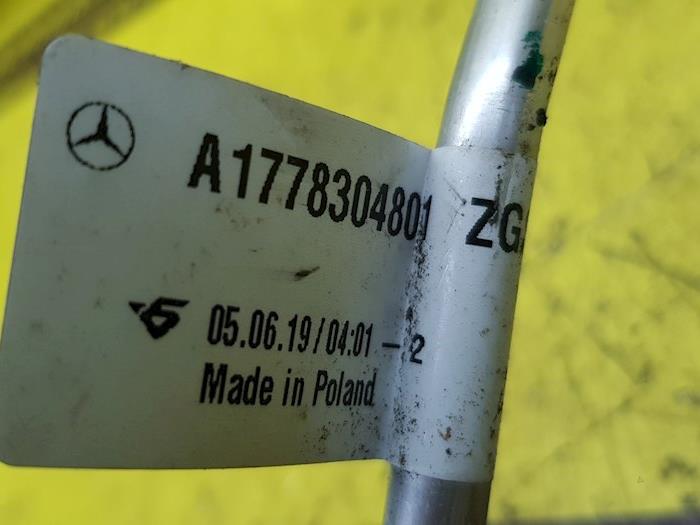 Tubo de aire acondicionado de un Mercedes-Benz A (177.0) 2.0 A-200d 2019