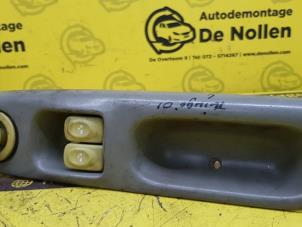 Usagé Commutateur vitre électrique Renault Twingo (C06) 1.2 16V Prix € 12,50 Règlement à la marge proposé par de Nollen autorecycling
