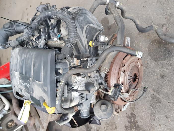 Motor de un Vauxhall Meriva Mk.II 1.4 16V Ecotec 2015