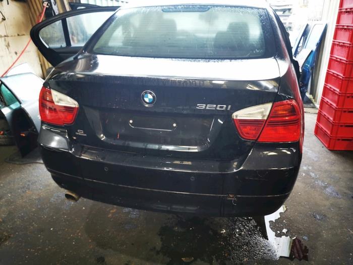 Używane Tylna klapa BMW 3 serie (E90) 318i 16V Cena € 175,00 Procedura marży oferowane przez autodemontage denollen