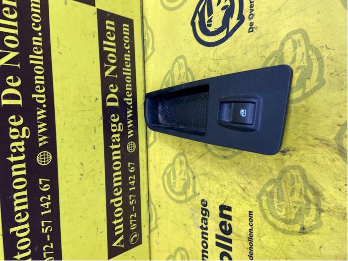 Usados Interruptor de ventanilla eléctrica Fiat Punto Evo (199) 1.3 JTD Multijet 85 16V Precio € 25,00 Norma de margen ofrecido por autodemontage denollen