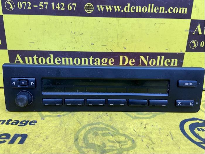 Używane Radio BMW 5 serie (E39) 528i 24V Cena € 100,00 Procedura marży oferowane przez autodemontage denollen