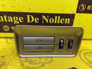 Used Tailgate switch Jaguar XF (CC9) 3.0 D V6 24V Price € 30,25 Inclusive VAT offered by de Nollen autorecycling