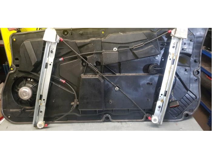 Window mechanism 2-door, front left from a Ford Fiesta 6 (JA8) 1.0 EcoBoost 12V Sport 2015