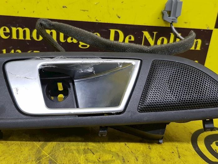 Poignée portière 2portes droite d'un Ford Fiesta 6 (JA8) 1.0 EcoBoost 12V Sport 2015