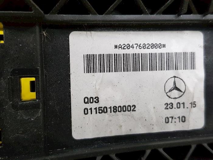 Front door handle 4-door, right from a Mercedes-Benz A (W176) 1.6 A-200 16V 2015