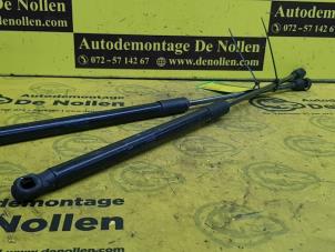 Używane Zestaw amortyzatorów gazowych pokrywy bagaznika Volkswagen Polo V (6R) 1.8 GTI 16V Cena € 72,60 Z VAT oferowane przez de Nollen autorecycling