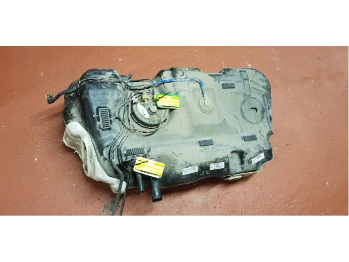 Begagnade Tank Ford EcoSport (JK8) 1.0 EcoBoost 12V 125 Pris € 302,50 Inklusive moms erbjuds av autodemontage denollen