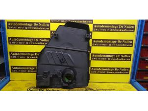 Abdeckblech Motor van een BMW 3 serie (E90) 320i 16V 2011