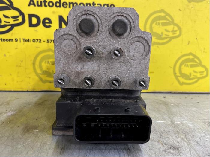Begagnade ABS-pump Opel Vectra C 1.8 16V Pris € 81,00 Marginaltabell erbjuds av autodemontage denollen