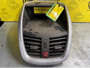 Used Dashboard vent Peugeot 207 CC (WB) 1.6 16V THP Price € 36,30 Inclusive VAT offered by de Nollen autorecycling