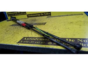 Used Set of gas struts for boot Opel Vivaro 2.0 16V Ecotec Price € 54,45 Inclusive VAT offered by de Nollen autorecycling