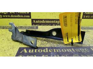 Used Bonnet Hinge Volkswagen Polo V (6R) 1.8 GTI 16V Price € 30,25 Inclusive VAT offered by de Nollen autorecycling