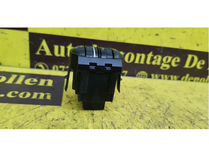 Switch (miscellaneous) from a Volkswagen Scirocco (137/13AD) 2.0 TDI 16V 2014