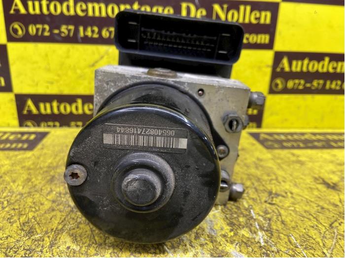 Używane Pompa ABS Volvo V50 (MW) 2.0 D 16V Cena € 142,00 Procedura marży oferowane przez autodemontage denollen